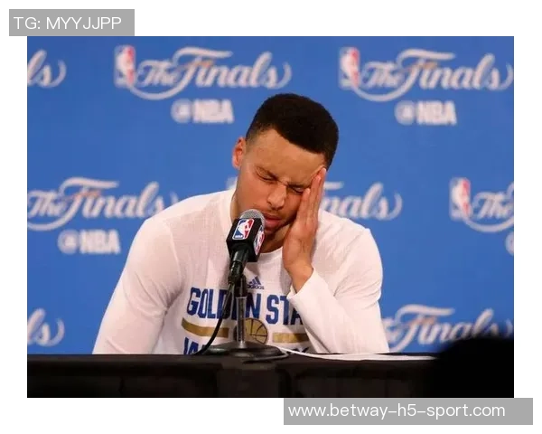 库里强调团队合作与个人自信是胜利关键持续保持攻防强度助力球队成功