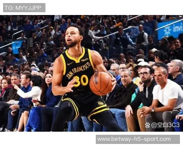 库里轻松出战16分钟贡献11分4篮板3助攻展现实力不凡 库里轻松出战16分钟贡献11分4篮板3助攻展现实力不凡
